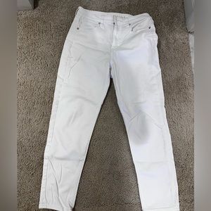Amaerican Eagle Mom Jeans stretch Size 4 White